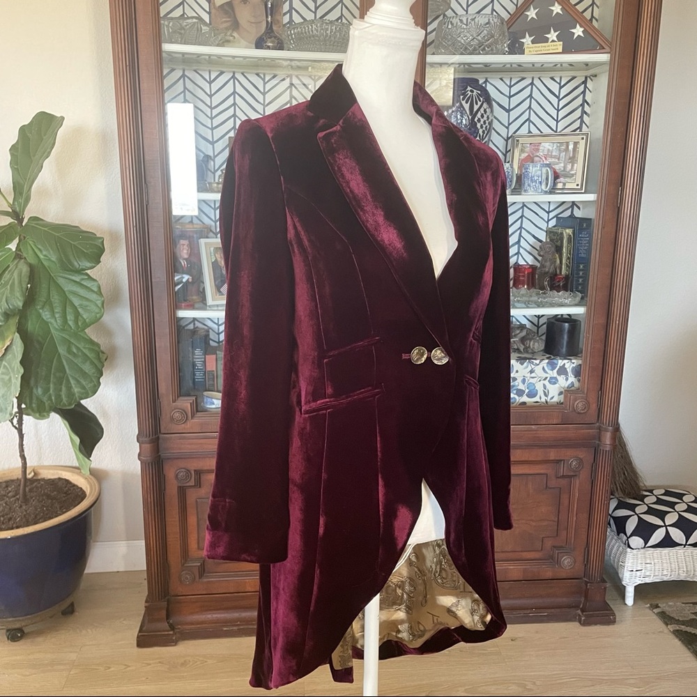 T.ba Levita Monet short plum coat size 42 - NWT